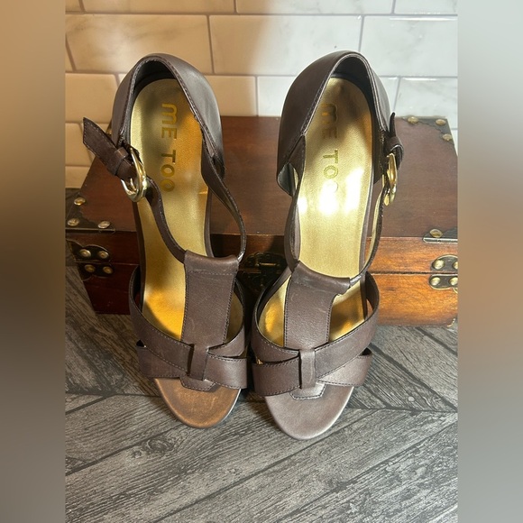 Me Too Small Heeled Brown Leather Upper Sandals EUC size 8.5 fits an 8 as well - Picture 2 of 9
